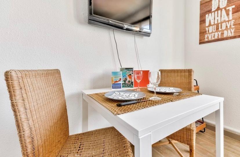 Studio Avec Piscines A 500M De La Plage Bandol Exteriér fotografie